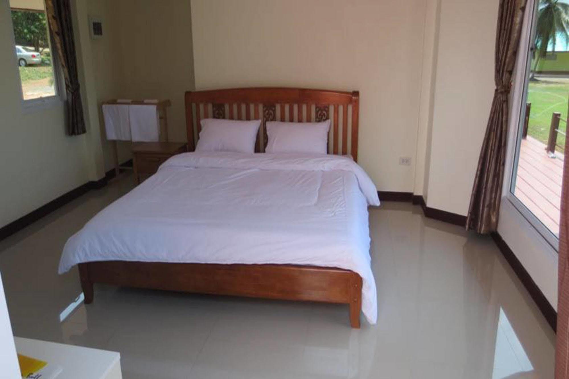 Lomtalay Resort Trat Laem Ngop Exterior foto
